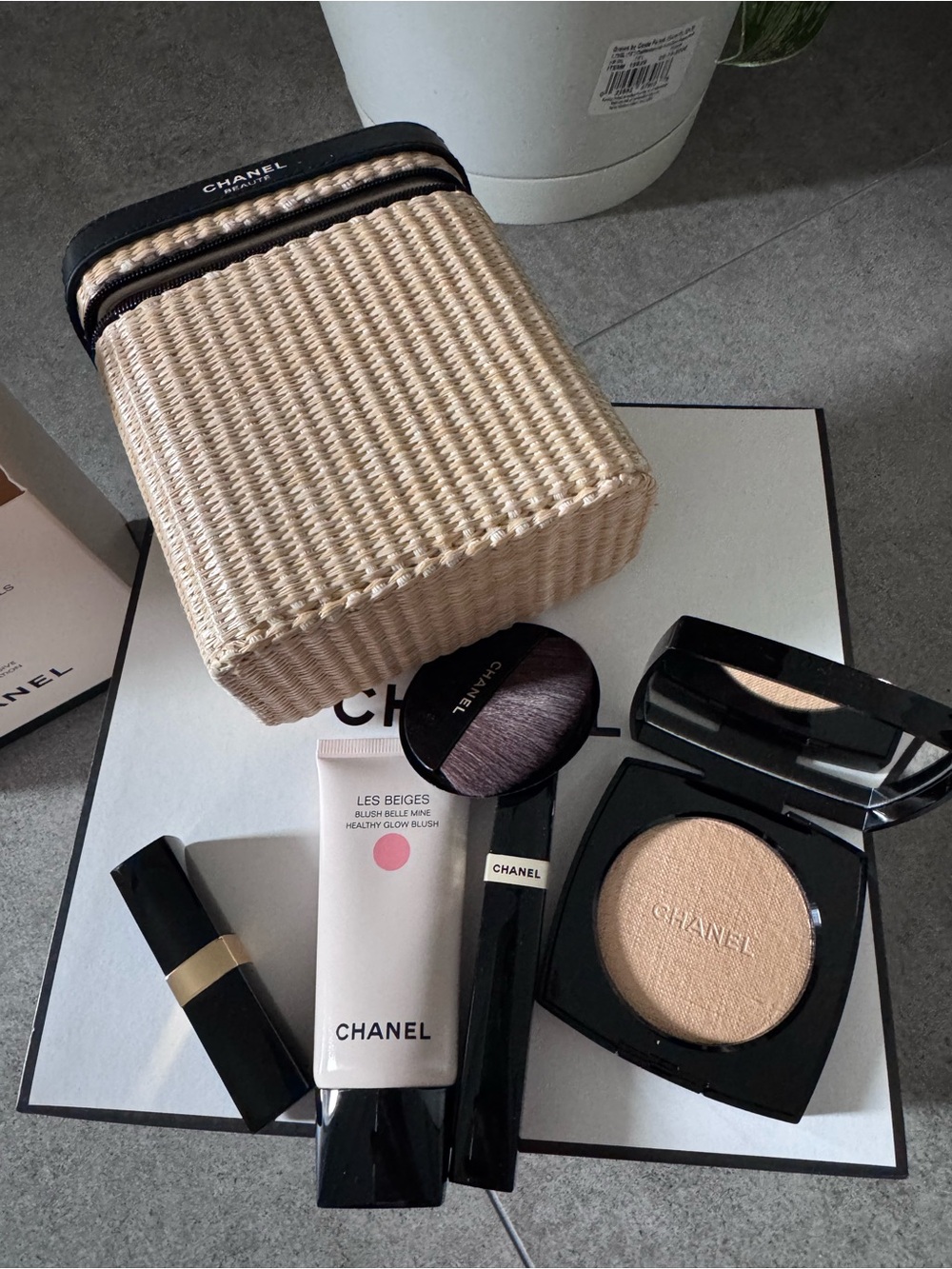 CHANEL Les Beiges Compact Highlighter & Blush Set — Beige, Black, Pink